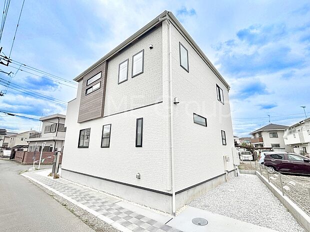 たっぷりの陽光と開放感に包まれる明るい住まい