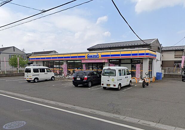 コンビニ 765m ミニストップ 川越上戸店