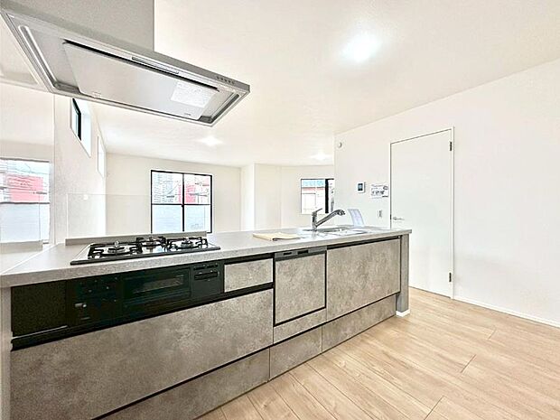 料理をしながらでもご家族との会話を楽しめる対面キッチン