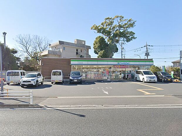 コンビニ 500m ファミリーマート春日部小渕南店
