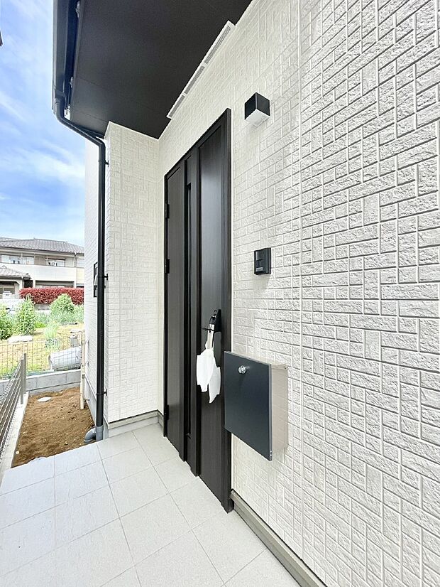 住まいの顔を演出する、玄関ドア。