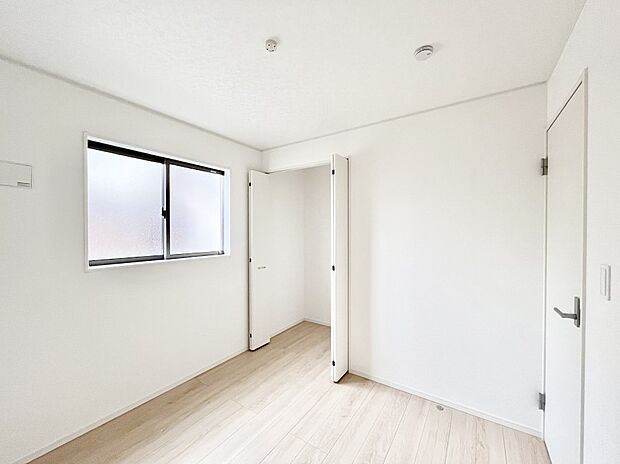 使いやすい形でベットや家具の置き方にも困ることもありません。