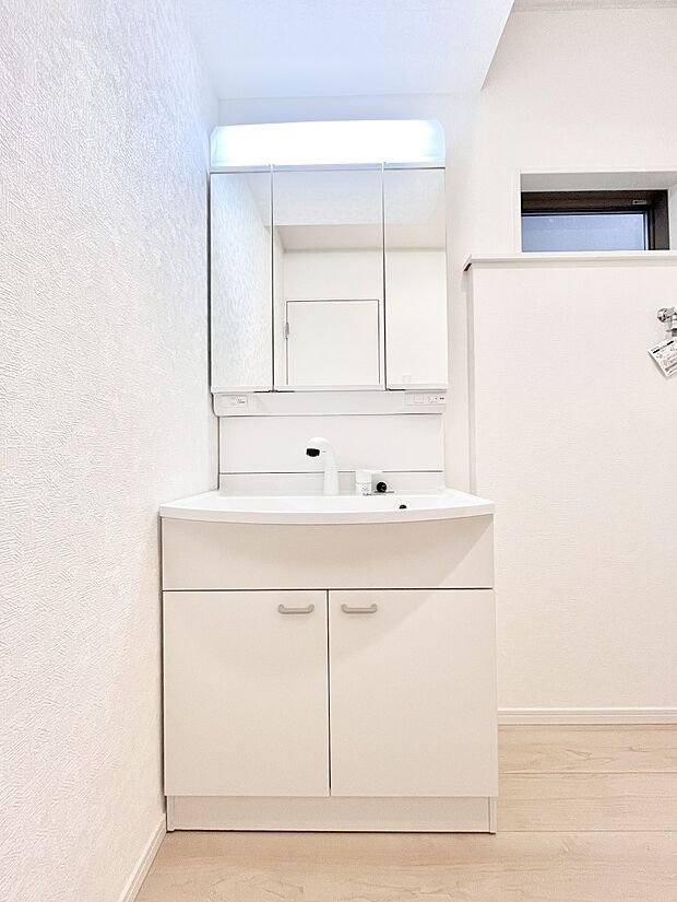 清潔感のある快適空間です。毎日の身支度も気持ち良くお使い頂けます。