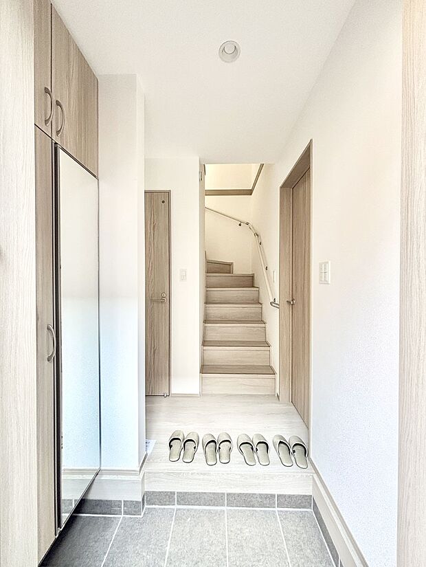 家族の帰宅やお客様をあたたかく迎える玄関