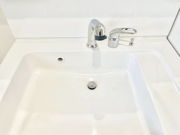 ハンドシャワー付き!使いやすい洗面台。