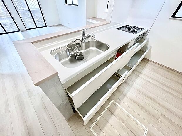 使いやすさを優先したスライド式収納タイプ!