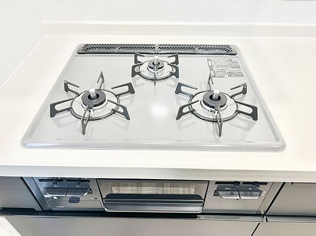 ガスコンロはSiセンサー搭載。火力調節や焦げ付き・消し忘れも防いでくれます。