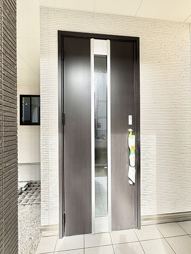大切な家族、来客を出迎える玄関。