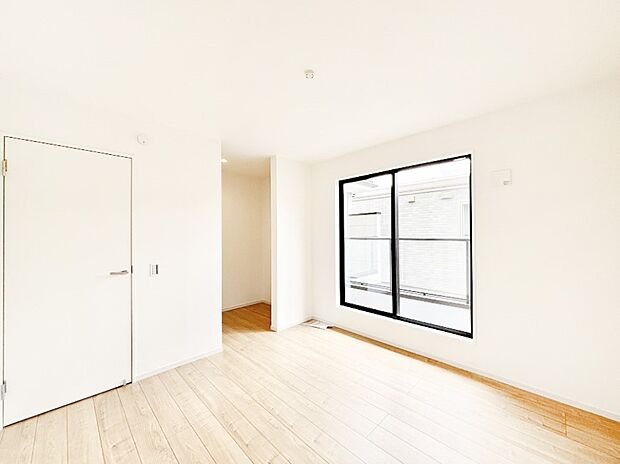 大容量の収納力が嬉しいWIC付きのお部屋でゆったりリラックスタイムが過ごせます!