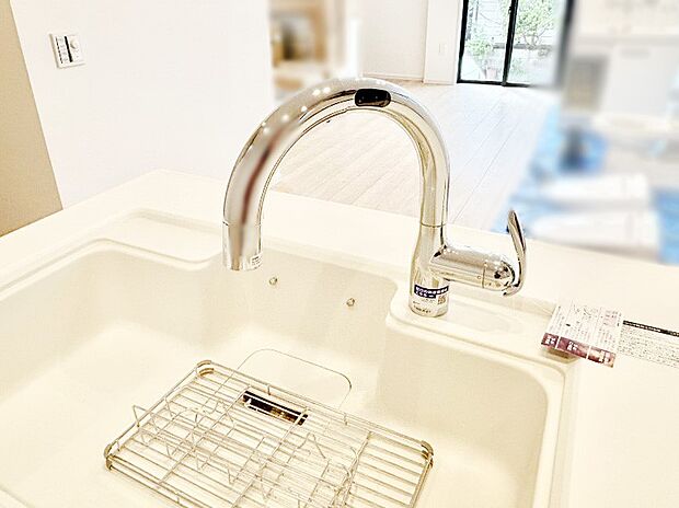 いつでも清潔なおいしいお水を。一つの水栓で水道水と浄水を使い分け。