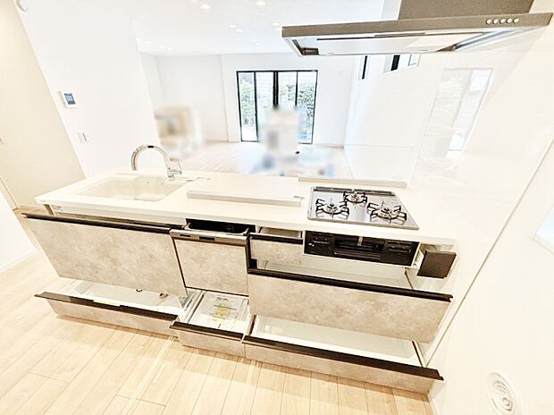 使いやすさを優先したスライド式収納タイプ！