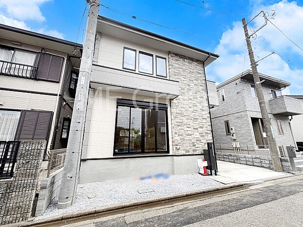 開放感溢れる広々リビングで家族団らんが楽しめるマイホーム！