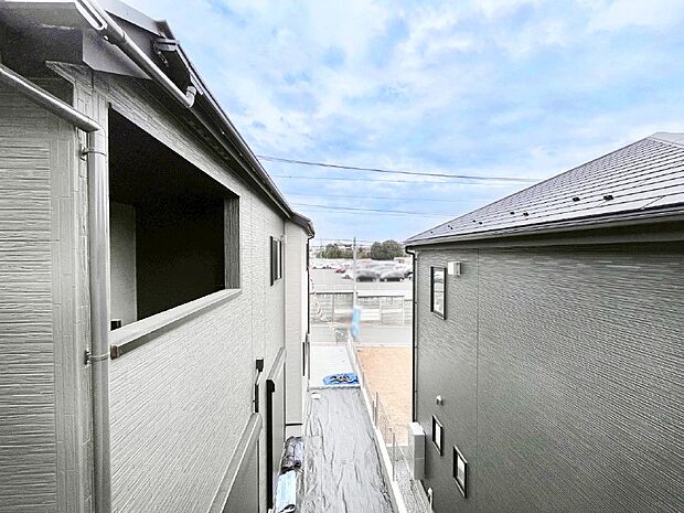 バルコニーからの眺望です。心地よい風が感じられそうですね！