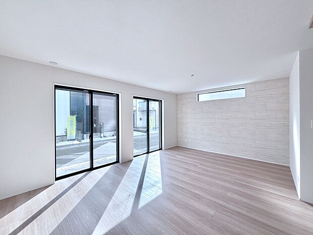 日当たりのいいリビングでゆったりとしたティータイムを! お気に入りのグリーンを飾れば更に心地よさがアップ!