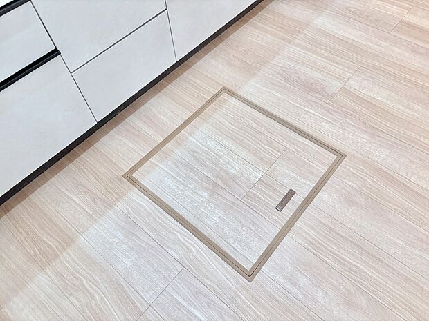 床下収納付き!日用品・非常用品の収納にも大活躍。