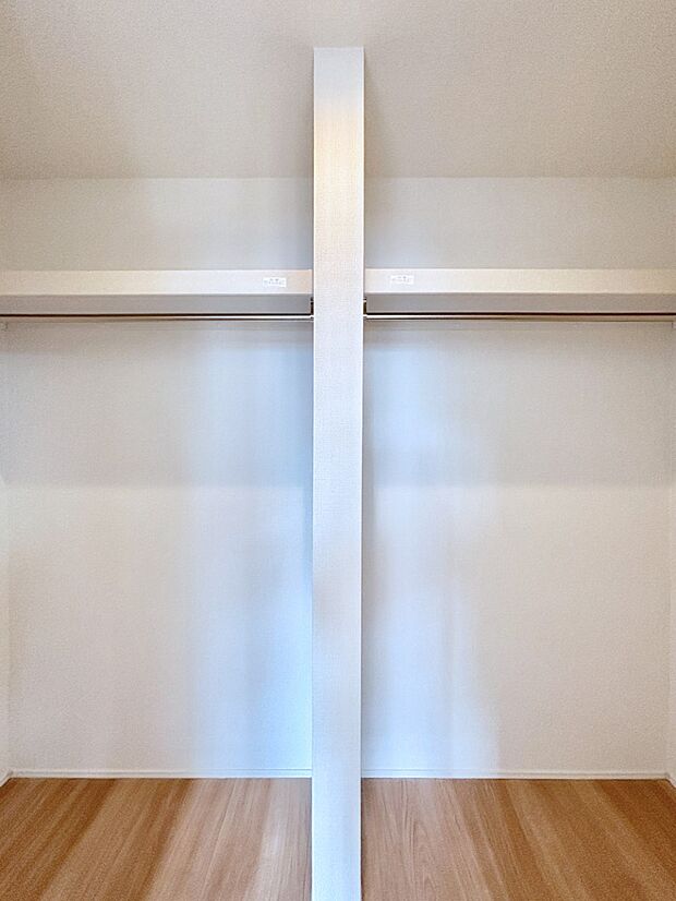 ウォークインクローゼット付きで生活空間を広く利用できます。