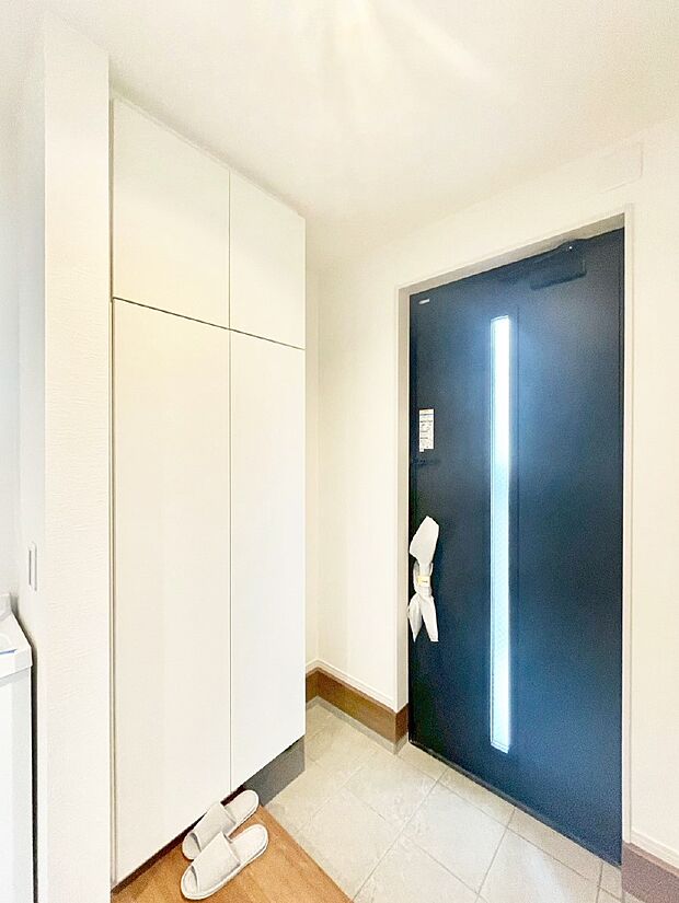 明るい玄関はお客様をお出迎えするのにぴったりです!