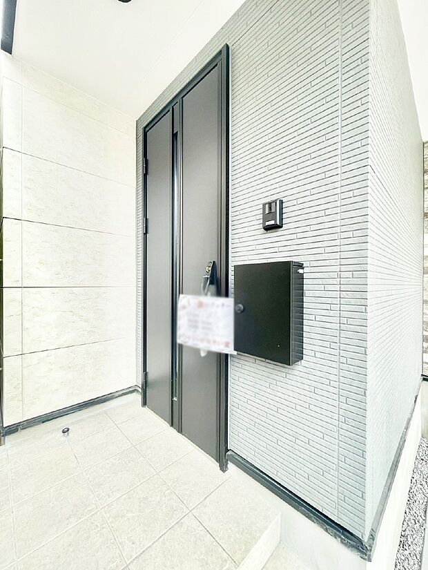 大切な家族、来客を出迎える玄関。