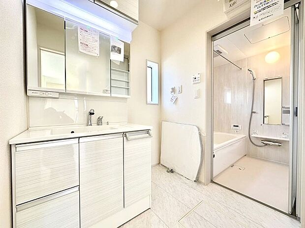 清潔感のある快適空間です。毎日の身支度も気持ち良くお使い頂けます。