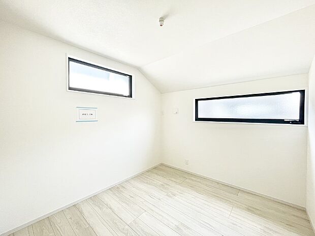 2面採光で気持ちよく自然光が取り入れられるのでお子様のお部屋にもピッタリ