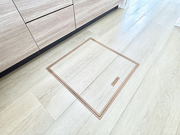 床下収納付き!日用品・非常用品の収納にも大活躍。