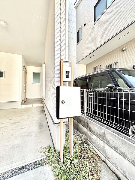 シンプルデザインのポスト。
