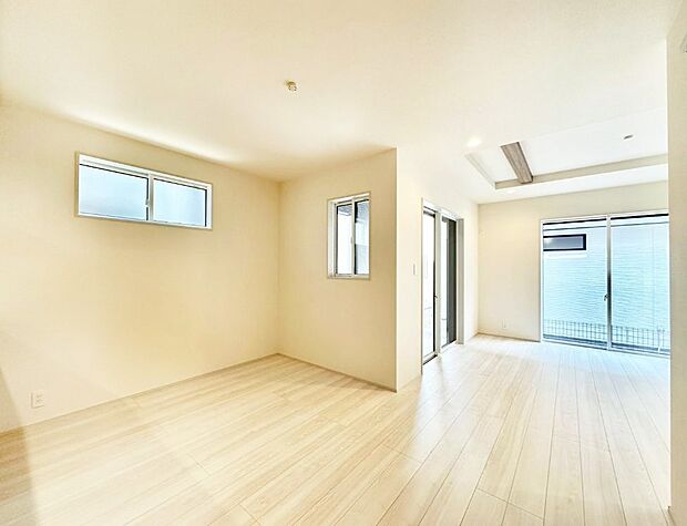 家族の笑顔が自然と生まれてくる、そんな雰囲気のダイニングに仕上がっています。