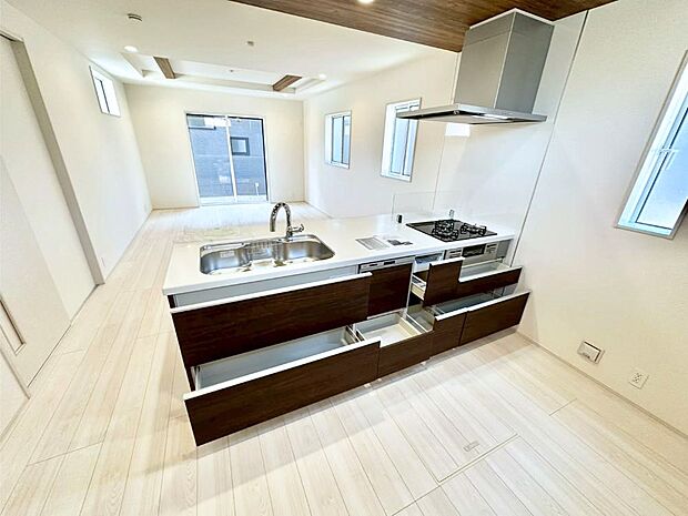 使いやすさを優先したスライド式収納タイプ!