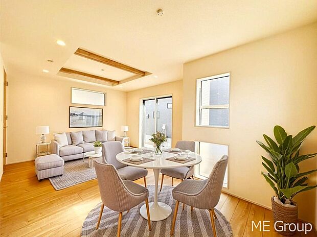 ご家族の賑やかな話し声で包まれる明るいリビング  ※家具はCGです