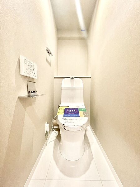 明るく清潔感のあるトイレです。