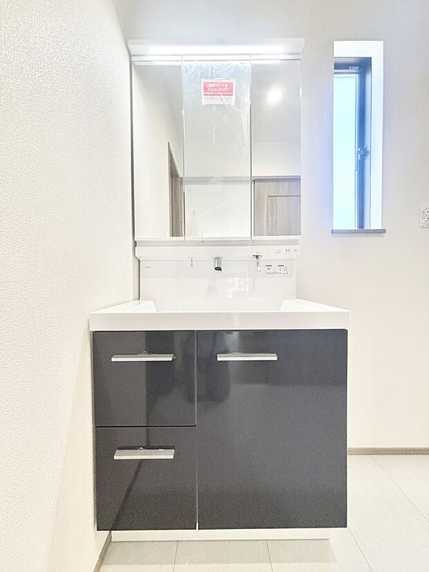 収納力と機能性に優れた洗面化粧台