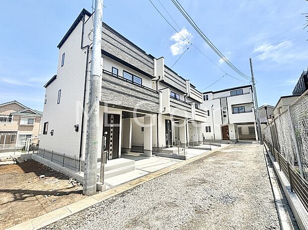 前面道路はきちんと整備されています