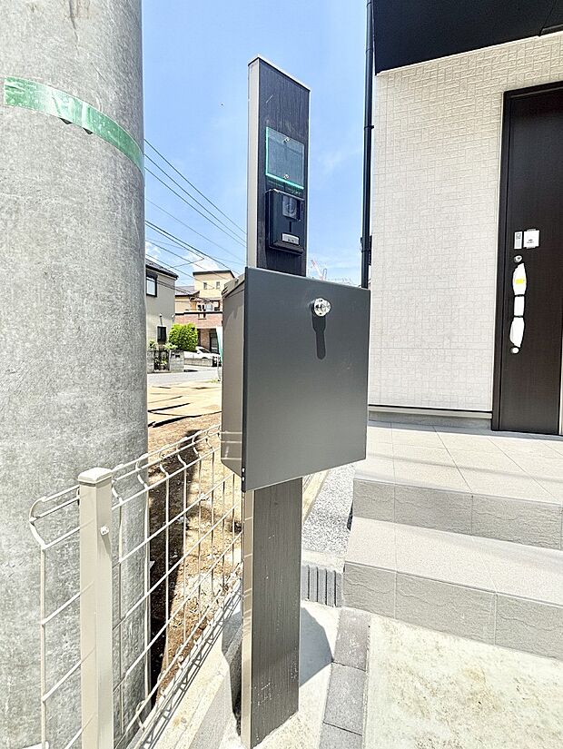 シンプルなデザインのポスト