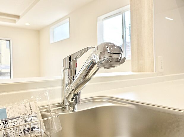 いつでも清潔なおいしいお水を。一つの水栓で水道水と浄水を使い分け。