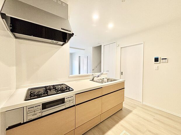 料理をしながらでもご家族との会話を楽しめる対面キッチン