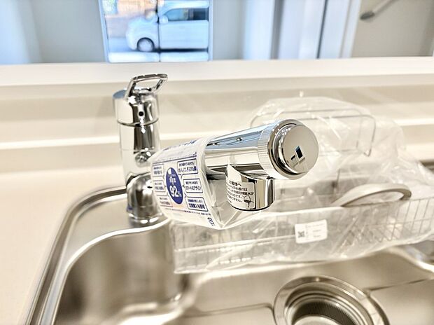 いつでも清潔なおいしいお水を。一つの水栓で水道水と浄水を使い分け。