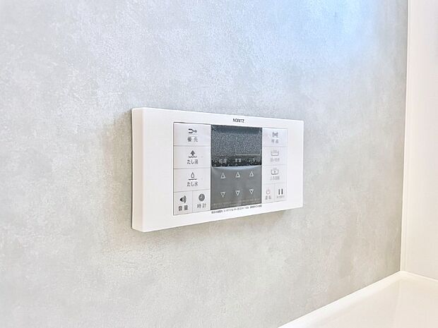 スイッチ1つで一定量の湯を浴槽に張ったり、保温や追い焚きが可能!