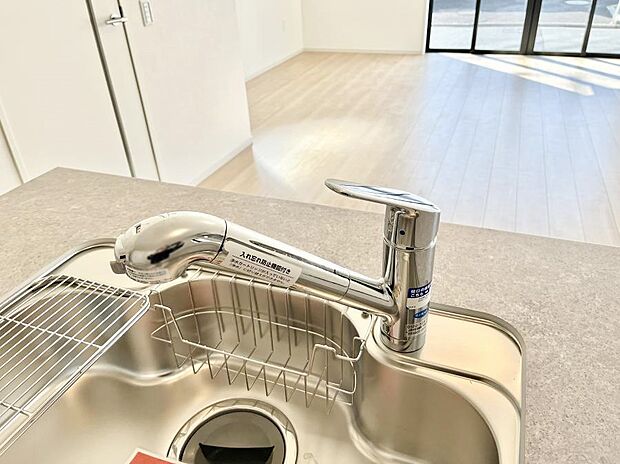 いつでも清潔なおいしいお水を。一つの水栓で水道水と浄水を使い分け。