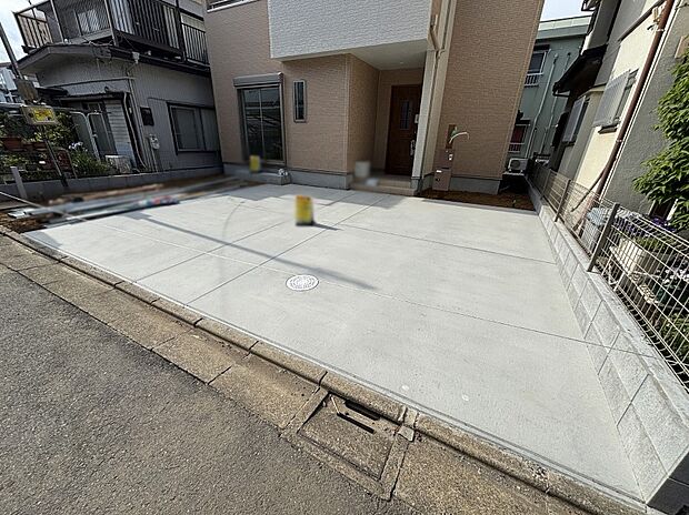 駐車2台可能!急なお客様の駐車に。また、ご家族の自転車スペースとしても大活躍。