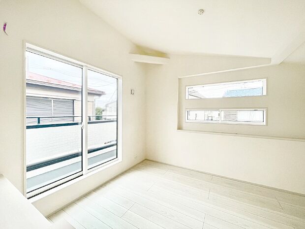 明るいバルコニーサイドに洋室を設置。目覚めの良い寝室に。