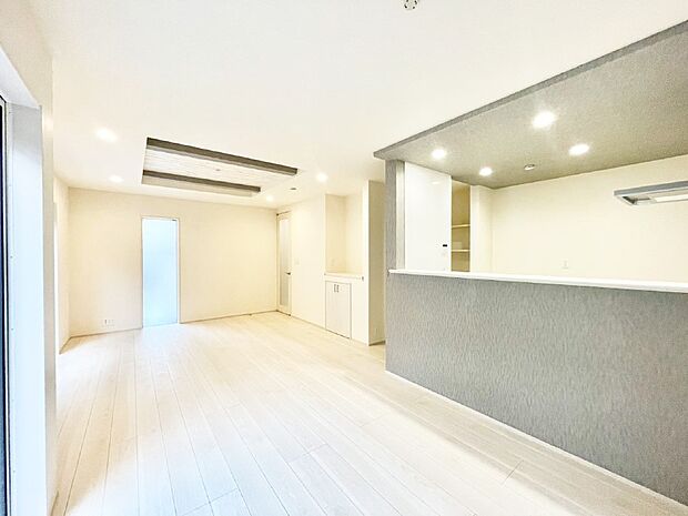 家族団らんの時間も増えそうなくつろぎのＬＤＫ。うれしい収納付き。