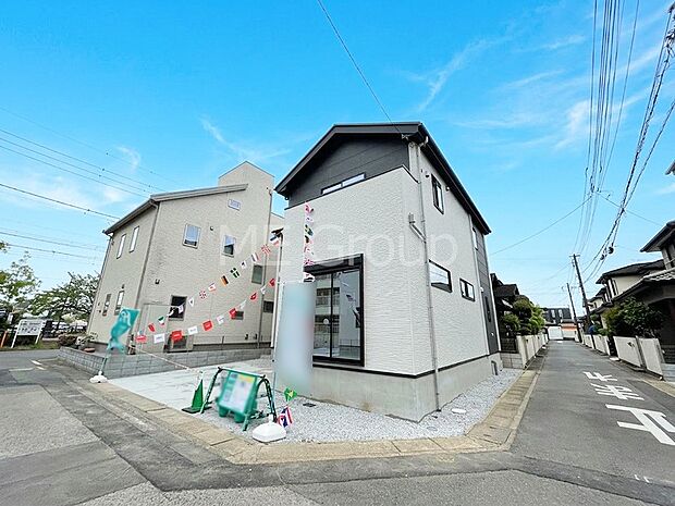 溢れる陽光でご家族の笑顔も輝く