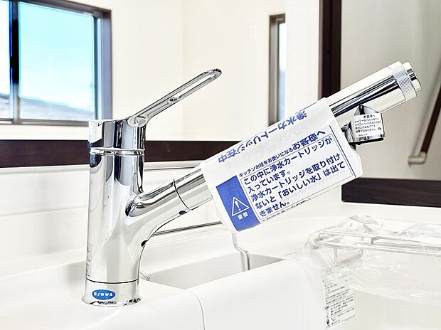 いつでも清潔なおいしいお水を。一つの水栓で水道水と浄水を使い分け。