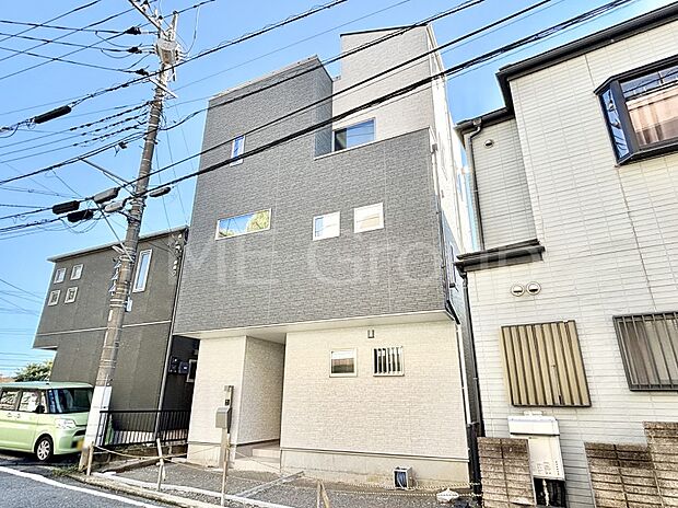 溢れる陽光でご家族の笑顔も輝く