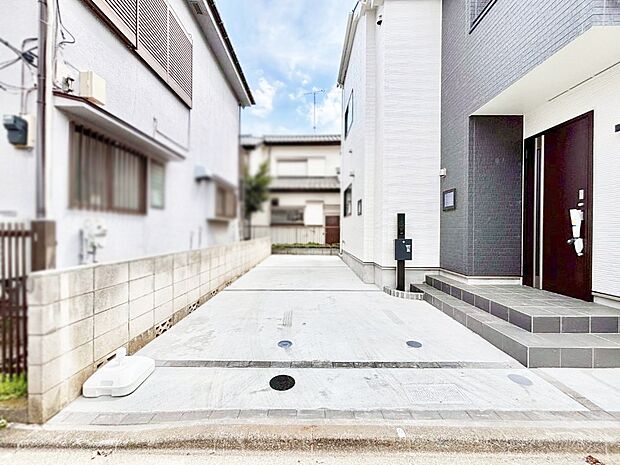 目の前が駐車場だと雨の日も大量にお買い物をした時も便利ですね