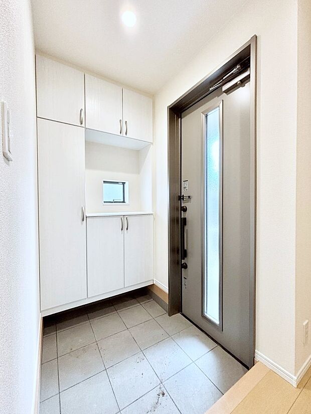 飾り棚を利用して、お越しいただくお客様をおもてなしできます。