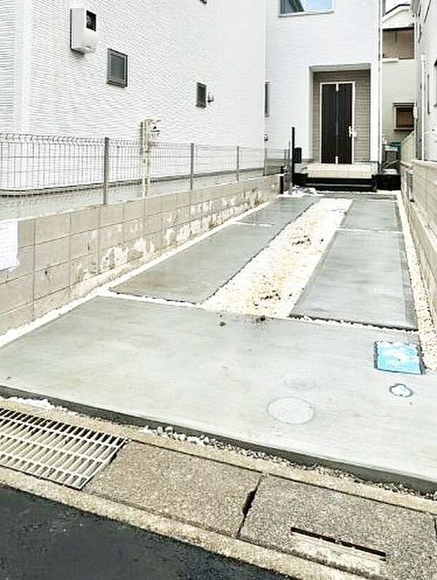 駐車2台可能！急なお客様の駐車に。また、ご家族の自転車スペースとしても大活躍。