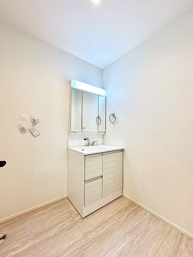 清潔感のある快適空間です。毎日の身支度も気持ち良くお使い頂けます。 