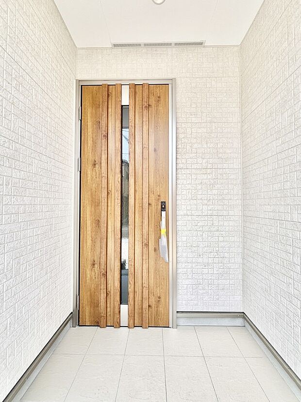 大切な家族、来客を出迎える玄関。