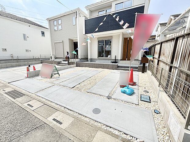 駐車2台可能！急なお客様の駐車に。また、ご家族の自転車スペースとしても大活躍。